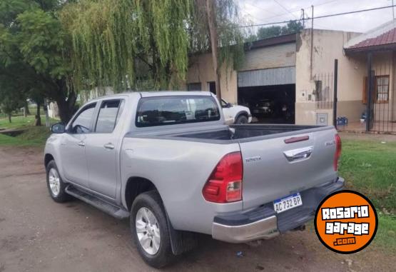 Camionetas - Toyota Hilux SR 2.4 2018 Diesel 180000Km - En Venta