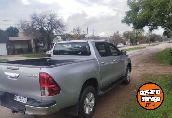 Camionetas - Toyota Hilux SR 2.4 2018 Diesel 180000Km - En Venta