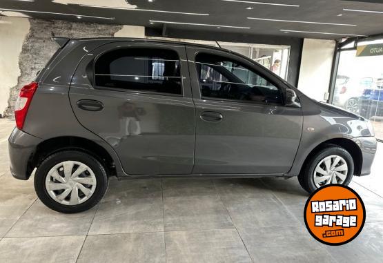 Autos - Toyota Etios X 2023 Nafta 48000Km - En Venta