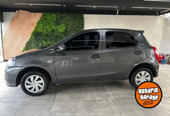 Autos - Toyota Etios X 2023 Nafta 48000Km - En Venta