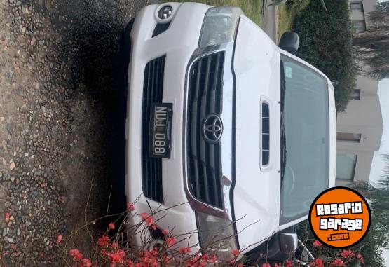Camionetas - Toyota Hilux 2014 Diesel 180000Km - En Venta