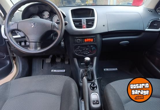 Autos - Peugeot 207 2013 Nafta 136000Km - En Venta
