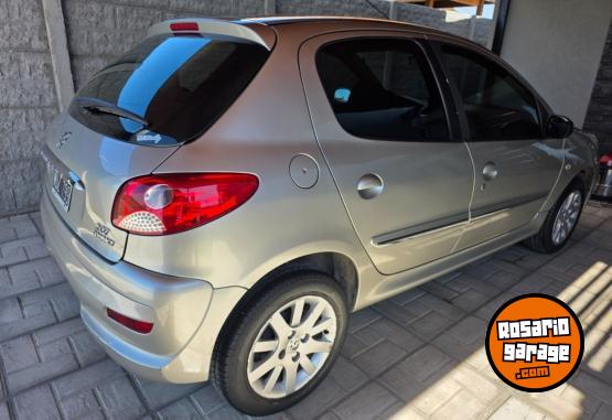 Autos - Peugeot 207 2013 Nafta 136000Km - En Venta