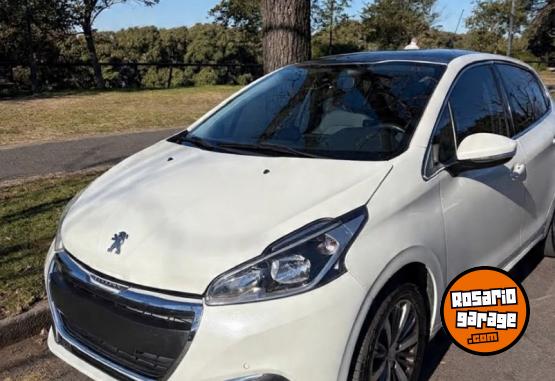 Autos - Peugeot 208 2017 Nafta 110000Km - En Venta