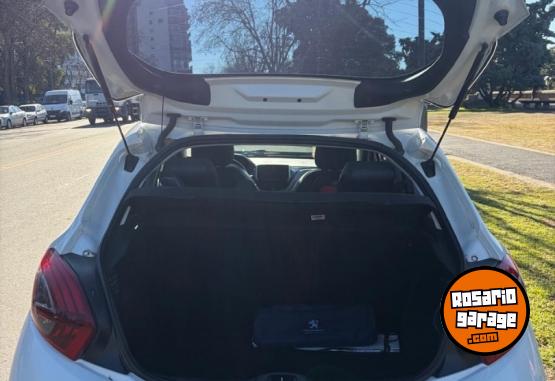 Autos - Peugeot 208 2017 Nafta 110000Km - En Venta