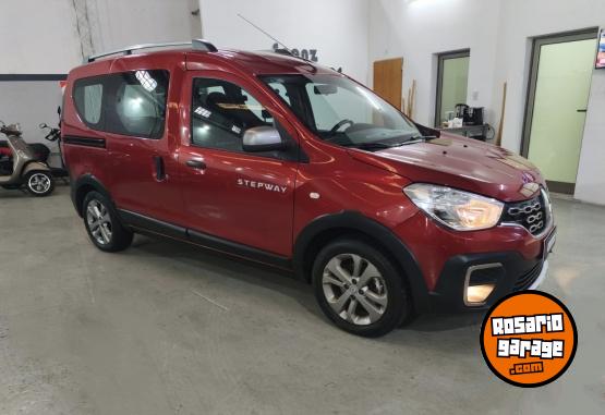 Utilitarios - Renault KANGOO STEPWAY 2022 FULL 2022 Nafta 70000Km - En Venta