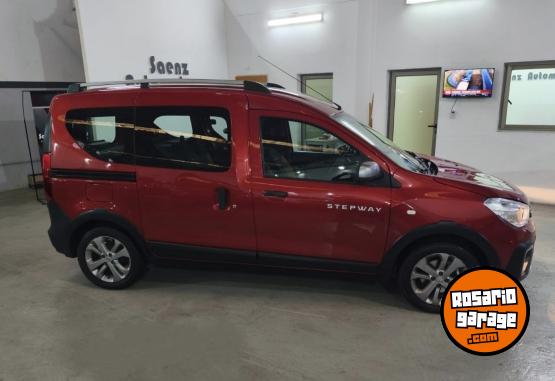 Utilitarios - Renault KANGOO STEPWAY 2022 FULL 2022 Nafta 70000Km - En Venta
