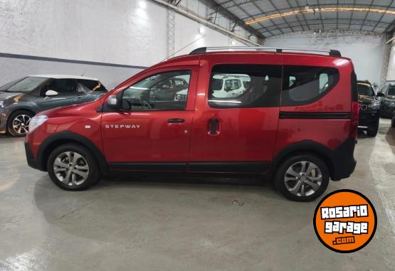 Utilitarios - Renault KANGOO STEPWAY 2022 FULL 2022 Nafta 70000Km - En Venta