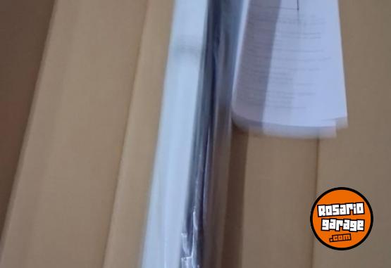 Electrónica - Proyector Samsung LFF3 The Freestyle 2 c/ pantalla proyector Intelaid Self-lock 10 - En Venta