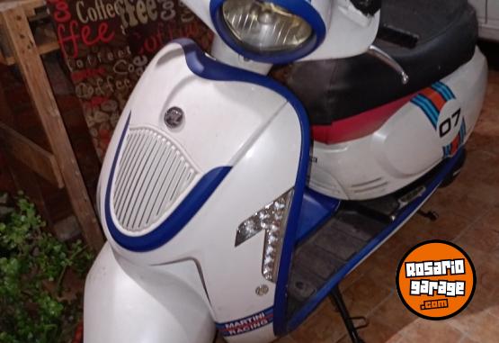 Motos - Motomel 150cc scooter 2020 Nafta 8500Km - En Venta