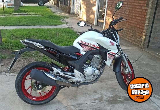 Motos - Honda Twister CB 250 2022 Nafta 15000Km - En Venta