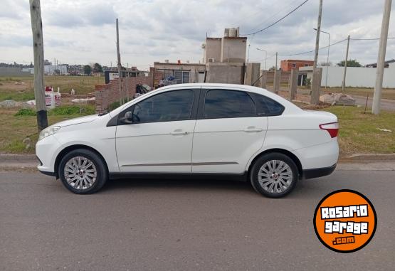 Autos - Fiat Grand Siena esseence 2014 GNC 245000Km - En Venta