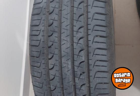 Accesorios para Autos - Cubierta Goodyear 215/55R17. Impecable estado. 30000 km - En Venta
