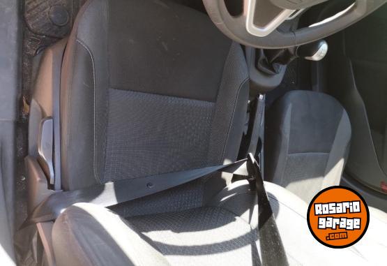 Autos - Ford Fiesta Kinetic 2018 Nafta 59000Km - En Venta