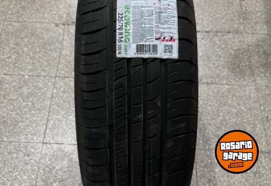 Accesorios para Autos - 1 sola cubierta kumho 225/70/16 nueva - En Venta