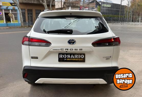 Autos - Toyota Corolla Cross Seg 2022 Electrico / Hibrido 33000Km - En Venta