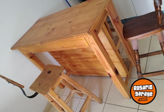 Hogar - Vendo barra de madera de pino + 3 banquetas. - En Venta