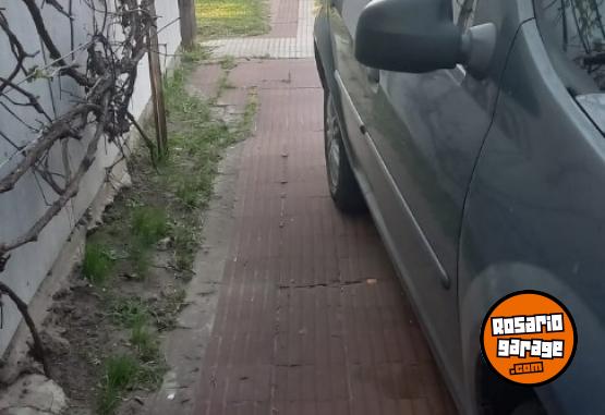 Autos - Renault Logan 2012 GNC 220000Km - En Venta