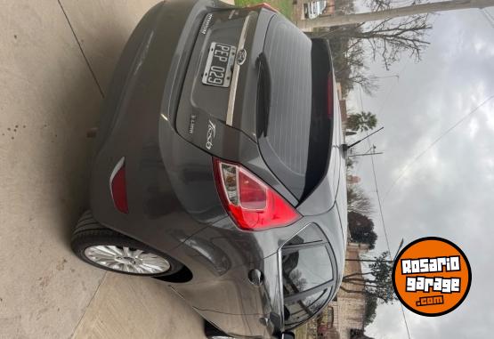 Autos - Ford Fiesta kinetic titanium 2015 Nafta 81000Km - En Venta