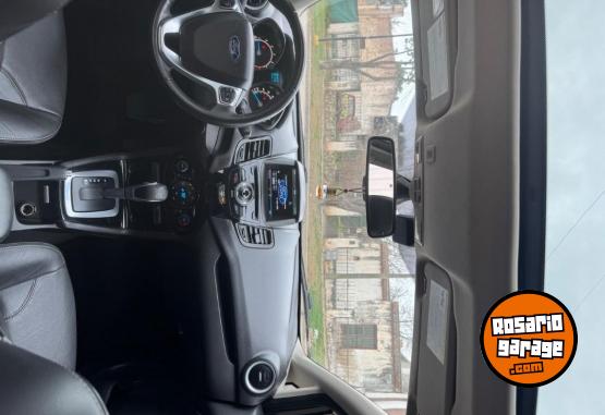 Autos - Ford Fiesta kinetic titanium 2015 Nafta 81000Km - En Venta
