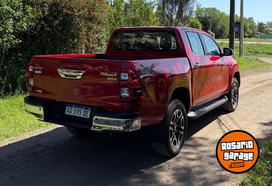 Camionetas - Toyota Hilux 2023 Diesel 300Km - En Venta