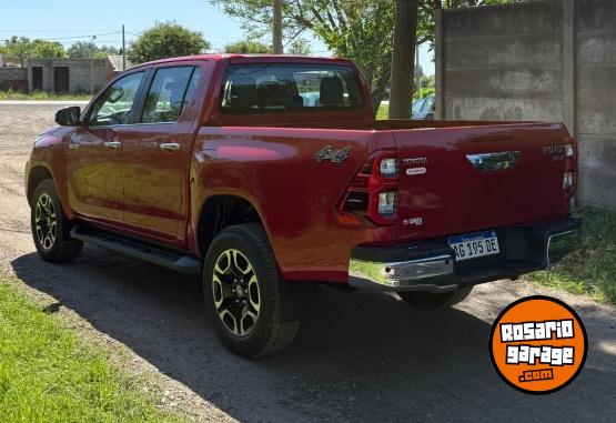 Camionetas - Toyota Hilux 2023 Diesel 300Km - En Venta