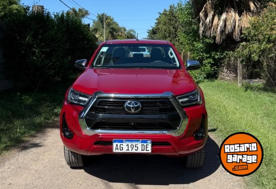 Camionetas - Toyota Hilux 2023 Diesel 300Km - En Venta