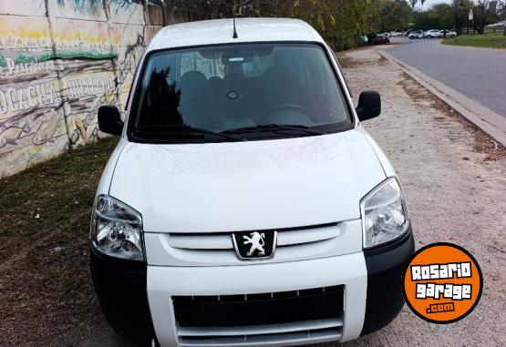 Utilitarios - Peugeot Partner 2017 Diesel 175000Km - En Venta