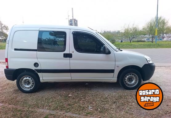 Utilitarios - Peugeot Partner 2017 Diesel 175000Km - En Venta