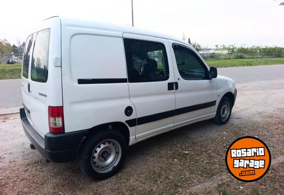 Utilitarios - Peugeot Partner 2017 Diesel 175000Km - En Venta