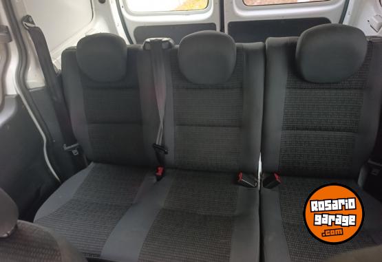 Utilitarios - Peugeot Partner 2017 Diesel 175000Km - En Venta