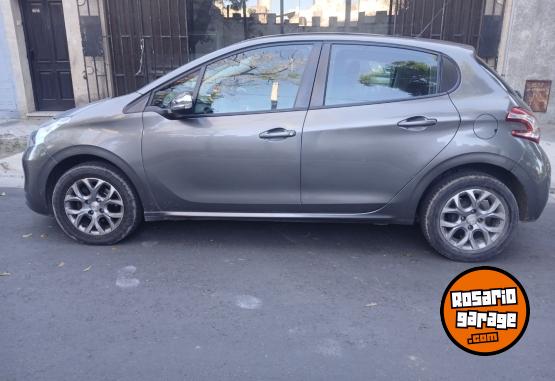 Autos - Peugeot 208 2015 Nafta 111111Km - En Venta