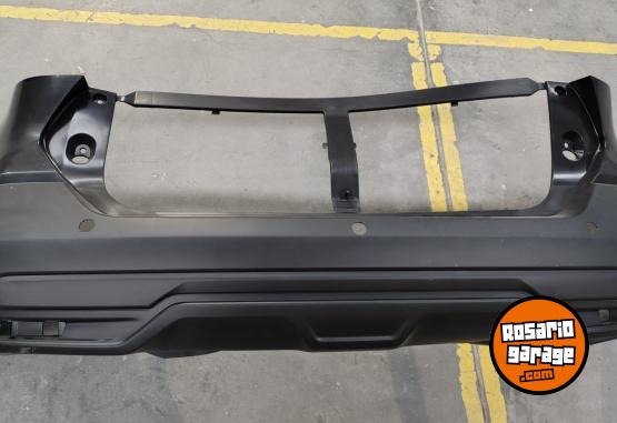 Accesorios para Autos - Vendo Paragolpes Trasero Original de Nissan Kicks - Nuevo - En Venta