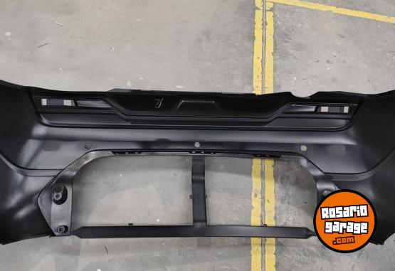 Accesorios para Autos - Vendo Paragolpes Trasero Original de Nissan Kicks - Nuevo - En Venta