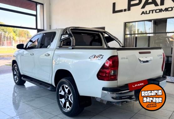 Camionetas - Toyota Hilux SRX 2020 Diesel 130000Km - En Venta