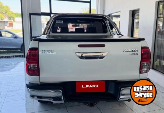 Camionetas - Toyota Hilux SRX 2020 Diesel 130000Km - En Venta