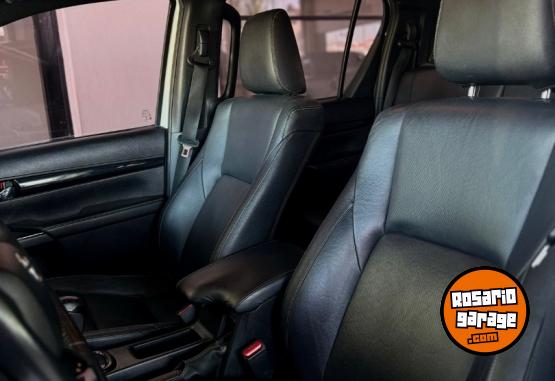 Camionetas - Toyota Hilux SRX 2020 Diesel 130000Km - En Venta