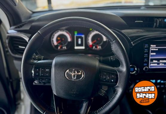 Camionetas - Toyota Hilux SRX 2020 Diesel 130000Km - En Venta