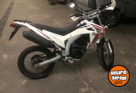 Motos - Corven TXR 2022 Nafta 111111Km - En Venta