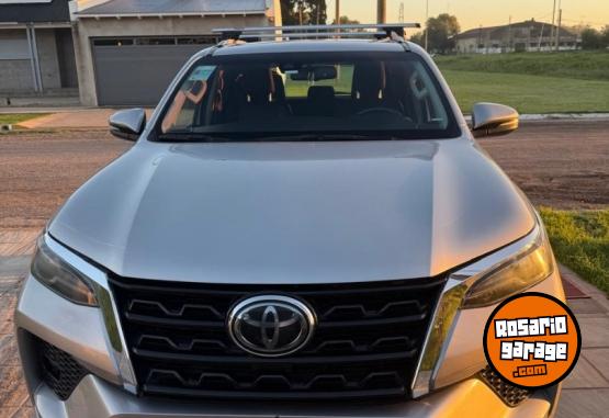 Camionetas - Toyota Hilux Sw4 Tdi Sr At L21 2021 Diesel 120000Km - En Venta