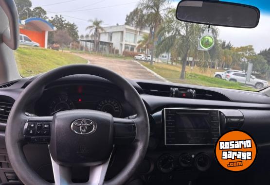 Camionetas - Toyota HILUX 4x2 DX 2.4 TDI MT C 2017 Diesel 273000Km - En Venta