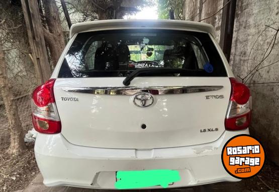 Autos - Toyota ETIOS 2017 Nafta 80000Km - En Venta