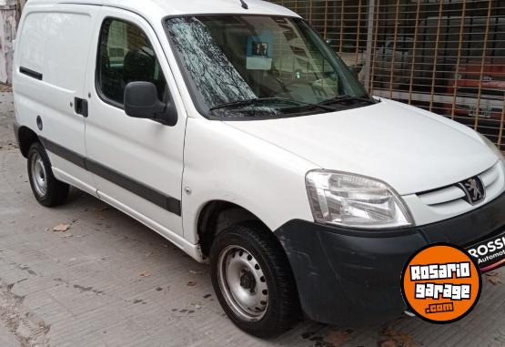 Utilitarios - Peugeot Partner Confort Furgón 2017 Nafta 110000Km - En Venta