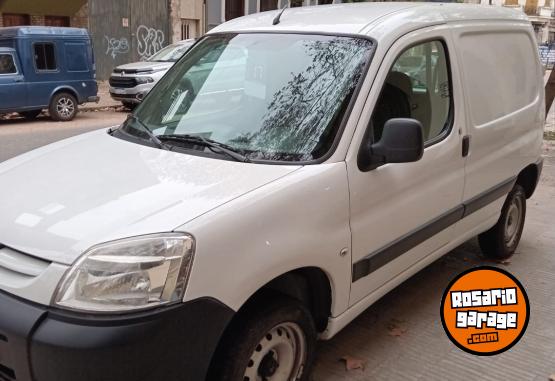 Utilitarios - Peugeot Partner Confort Furgón 2017 Nafta 110000Km - En Venta