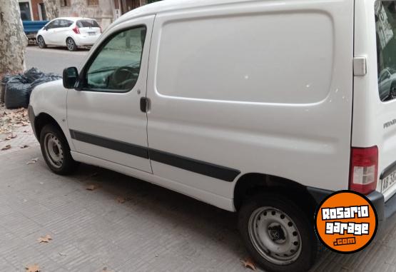 Utilitarios - Peugeot Partner Confort Furgón 2017 Nafta 110000Km - En Venta