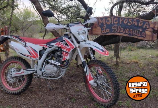 Motos - RVM CZ 250  T 2024 Nafta 580Km - En Venta