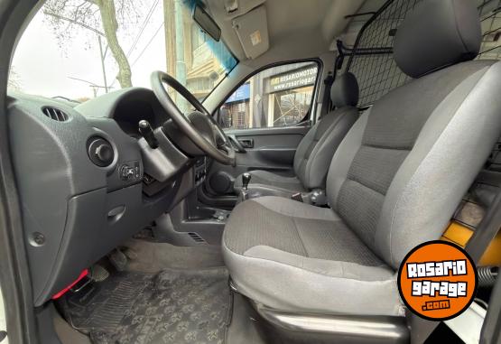 Utilitarios - Peugeot Partner 2018 GNC 130000Km - En Venta