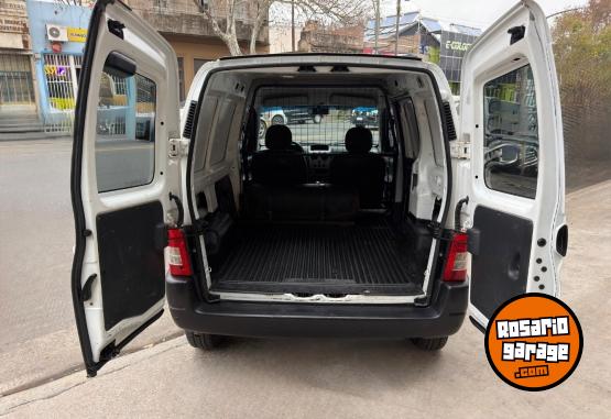 Utilitarios - Peugeot Partner 2018 GNC 130000Km - En Venta