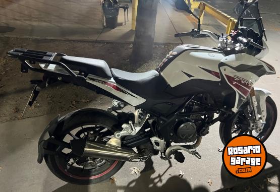 Motos - Benelli TRK251 2025 Nafta 5900Km - En Venta