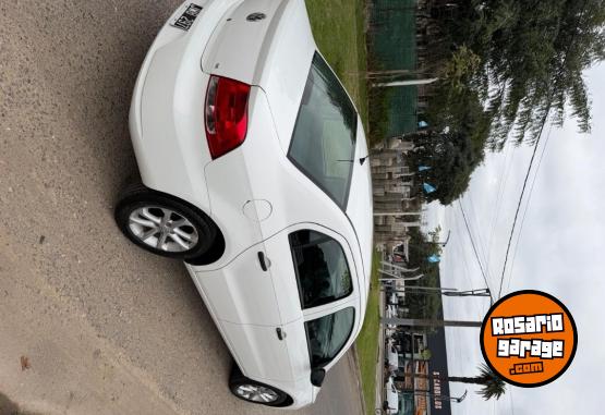 Autos - Volkswagen Voyague confortline 2011 Nafta 210000Km - En Venta